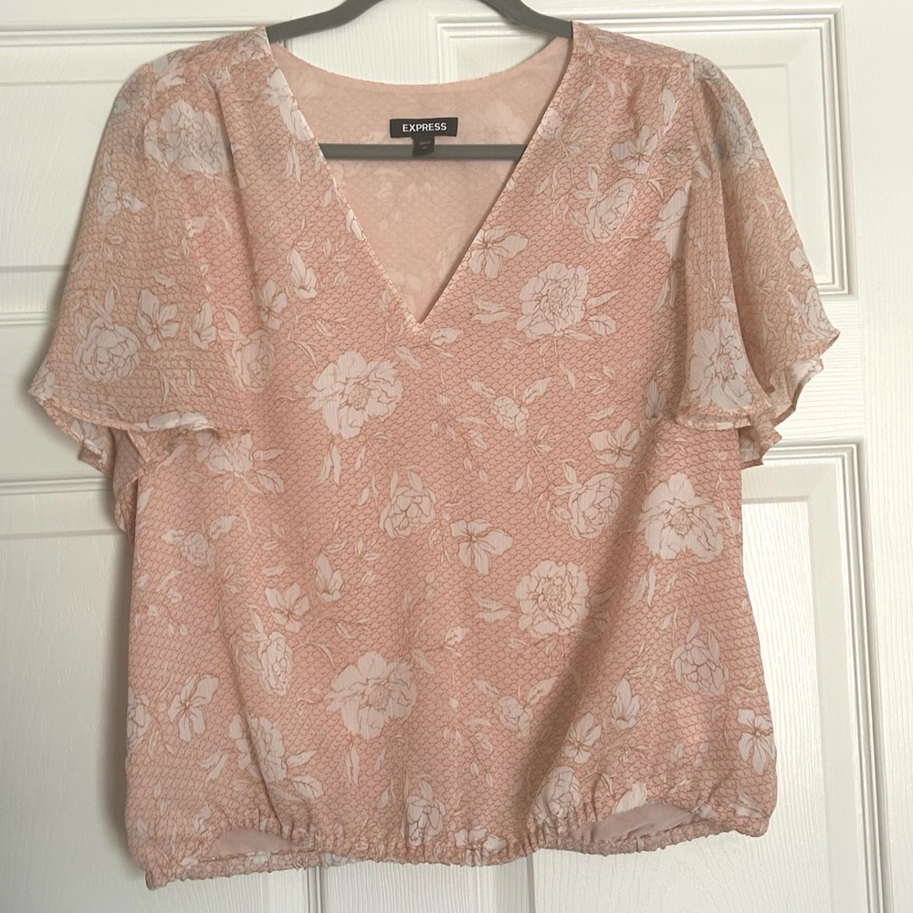 EXPRESS women’s floral pink blouse. V-neck. Float top, short sleeves.Size medium